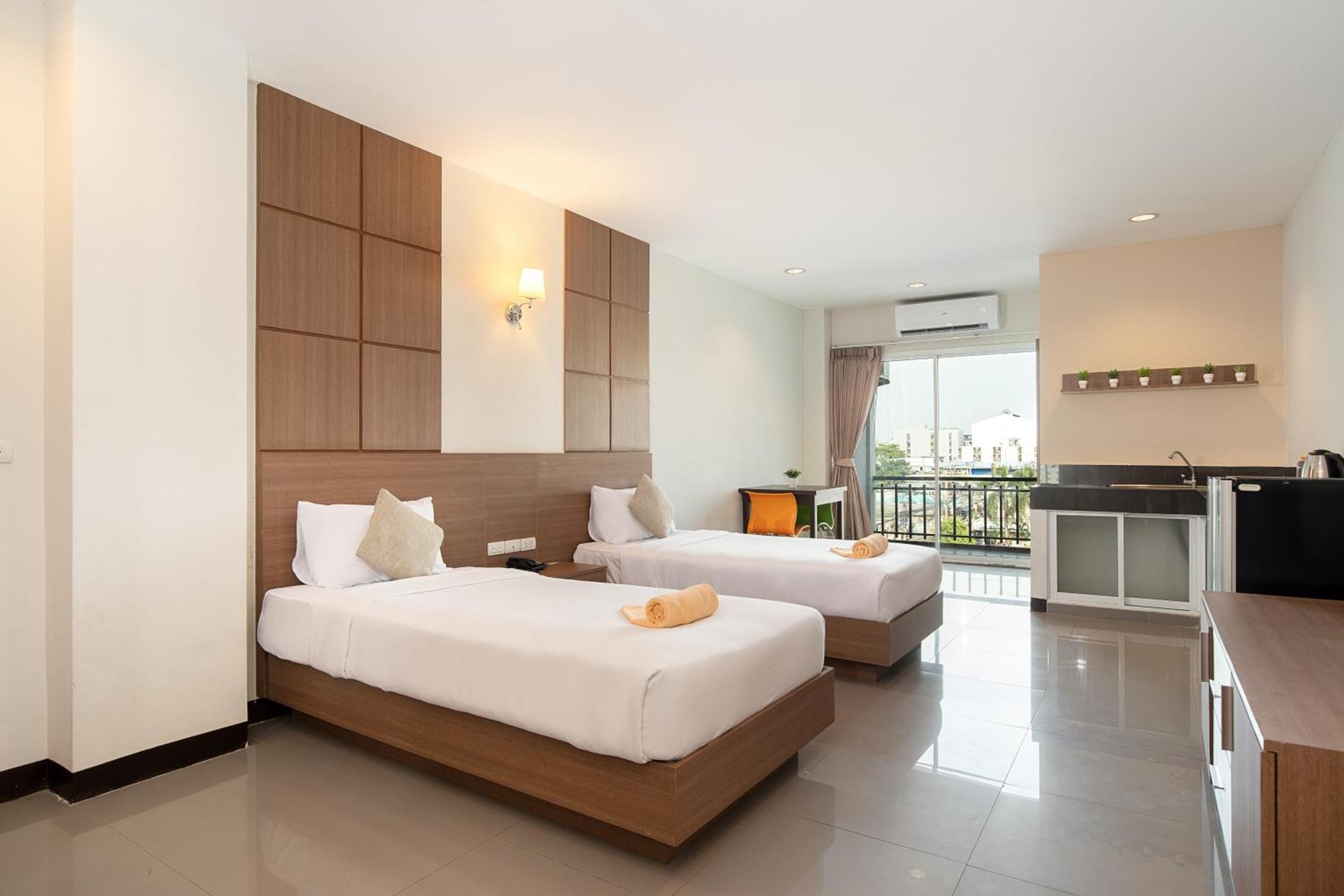 Leenova Place Bangkok Exterior photo