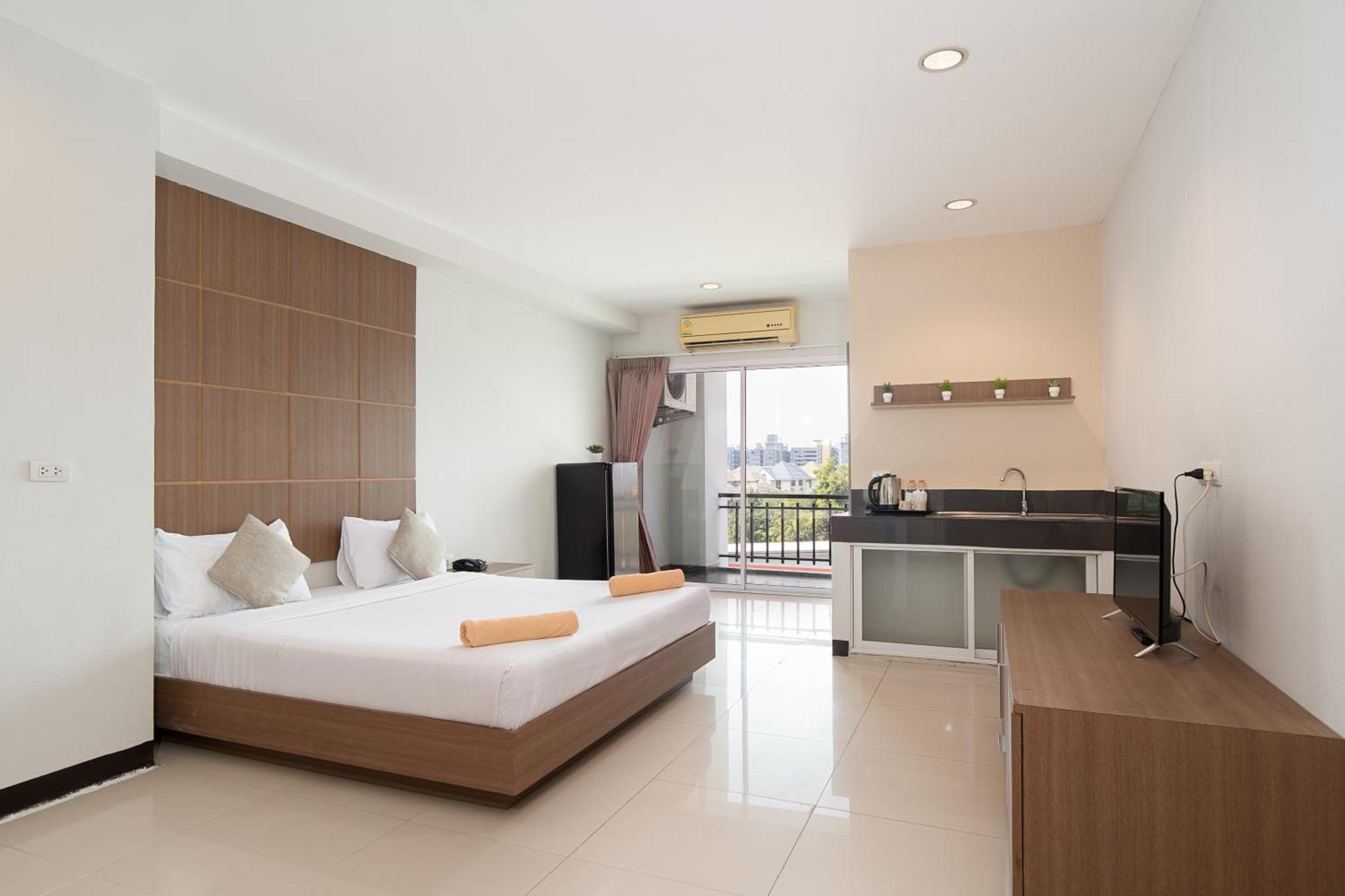 Leenova Place Bangkok Exterior photo