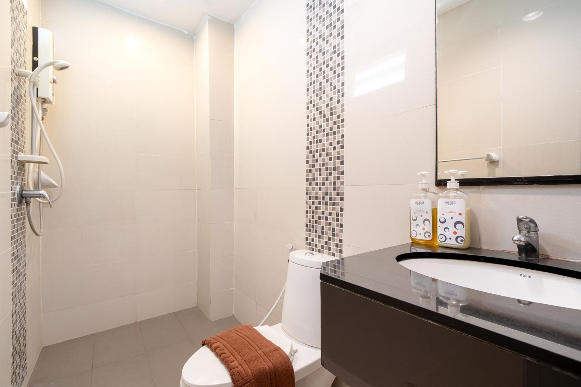 Leenova Place Bangkok Exterior photo