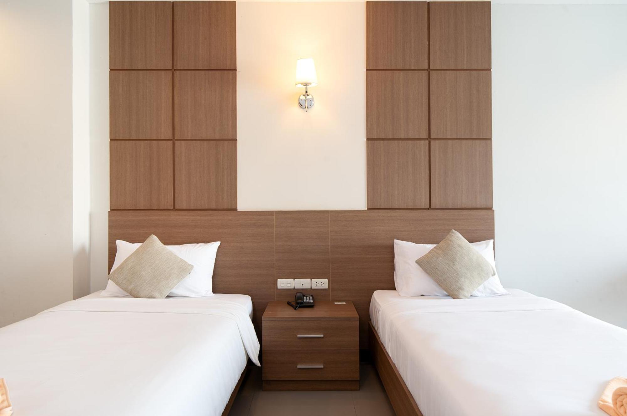 Leenova Place Bangkok Exterior photo