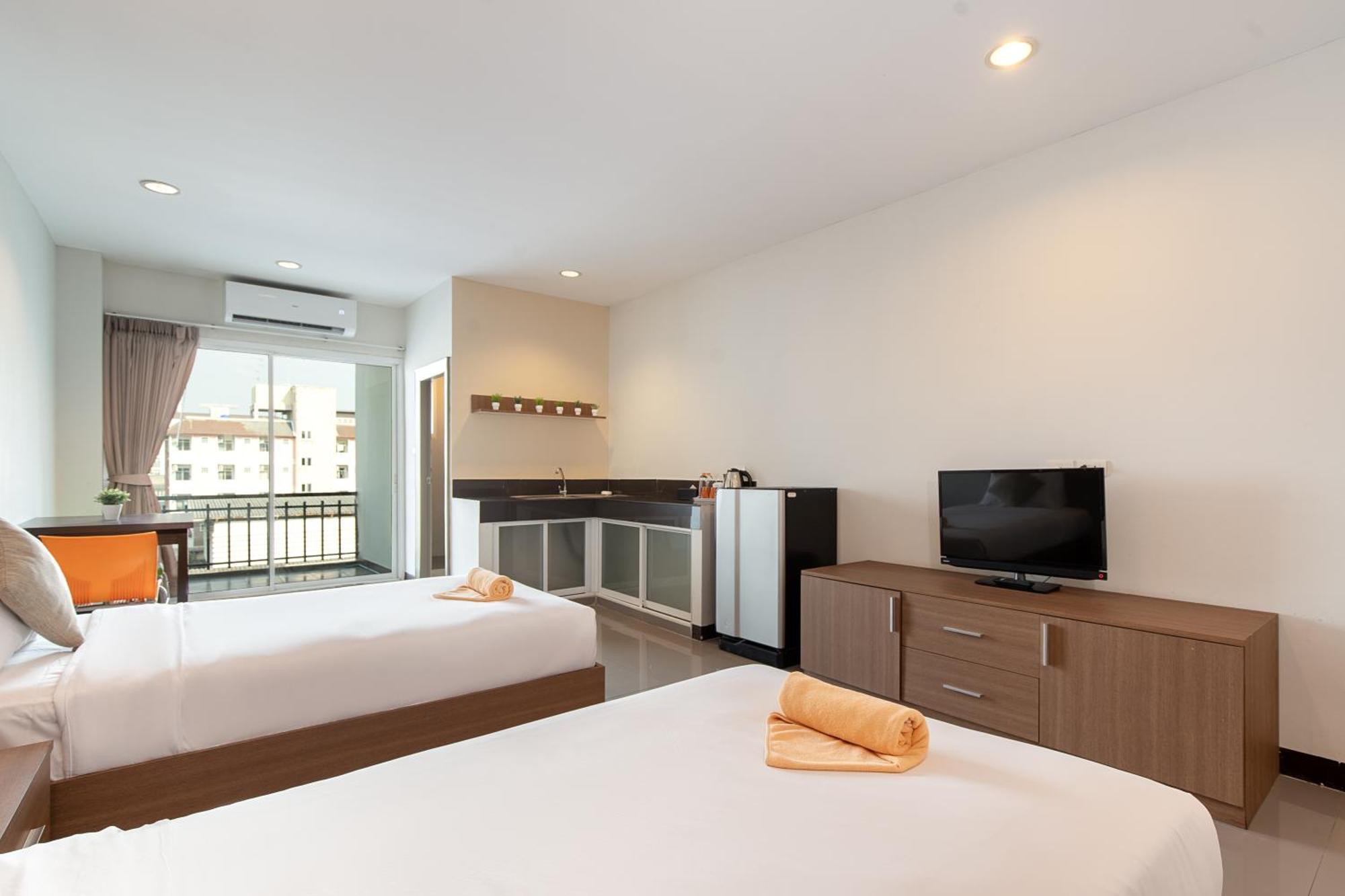 Leenova Place Bangkok Exterior photo